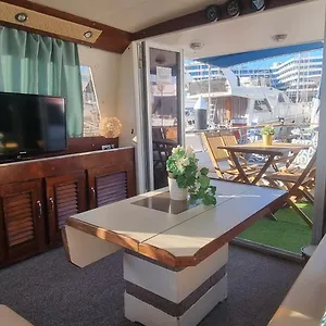 Beautiful And Comfy Boat In With Boat Tour Option Barcelone